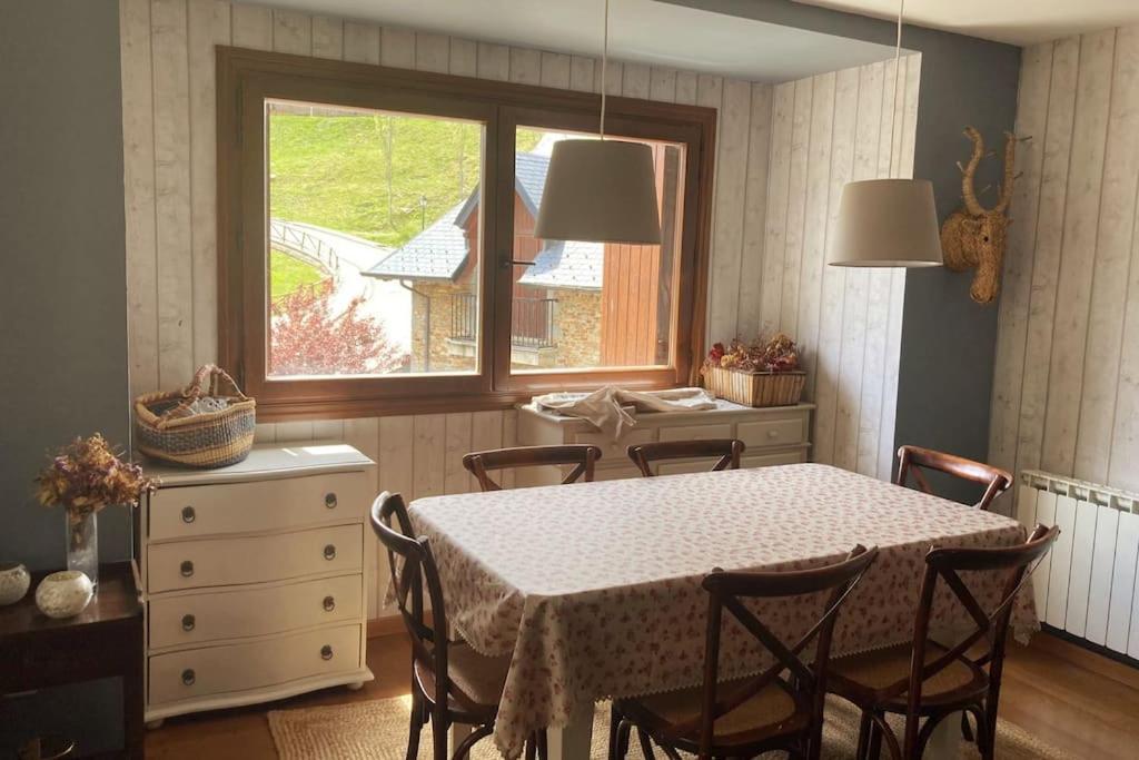 Elegante Apartamento En Escarrilla Con Vistas Al Valle Екстериор снимка