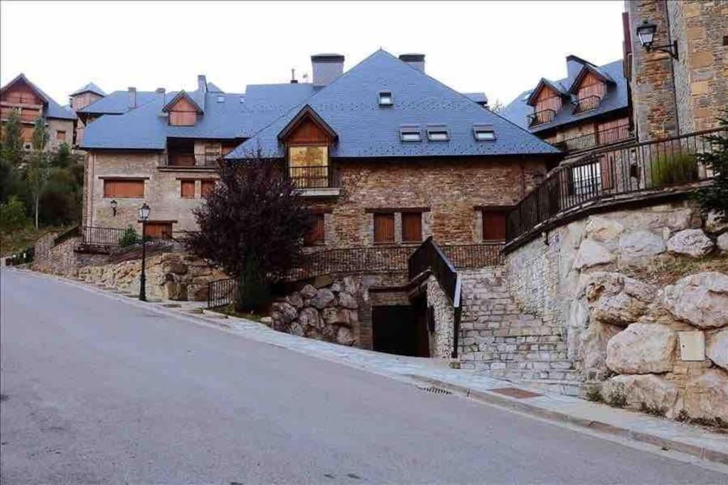 Elegante Apartamento En Escarrilla Con Vistas Al Valle Екстериор снимка