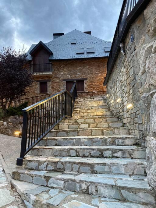 Elegante Apartamento En Escarrilla Con Vistas Al Valle Екстериор снимка