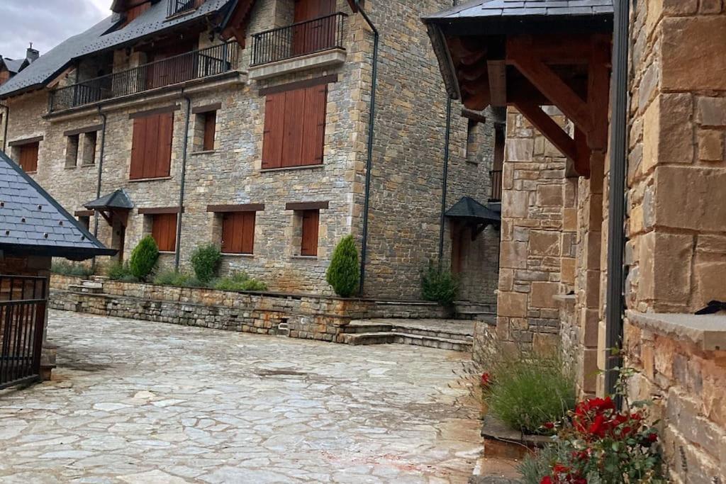 Elegante Apartamento En Escarrilla Con Vistas Al Valle Екстериор снимка